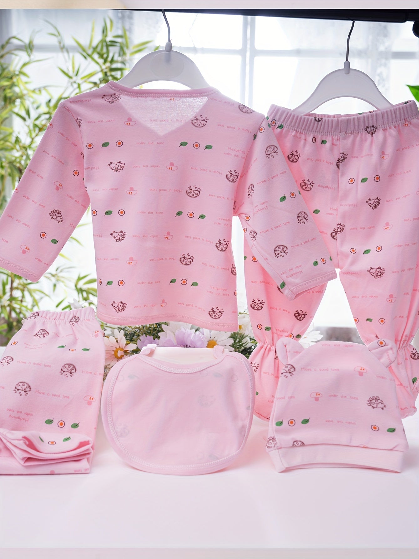 Newborn 5pcs Outfit Set – Cotton Clothes with Bear Hat & Bib (0–3 Months)