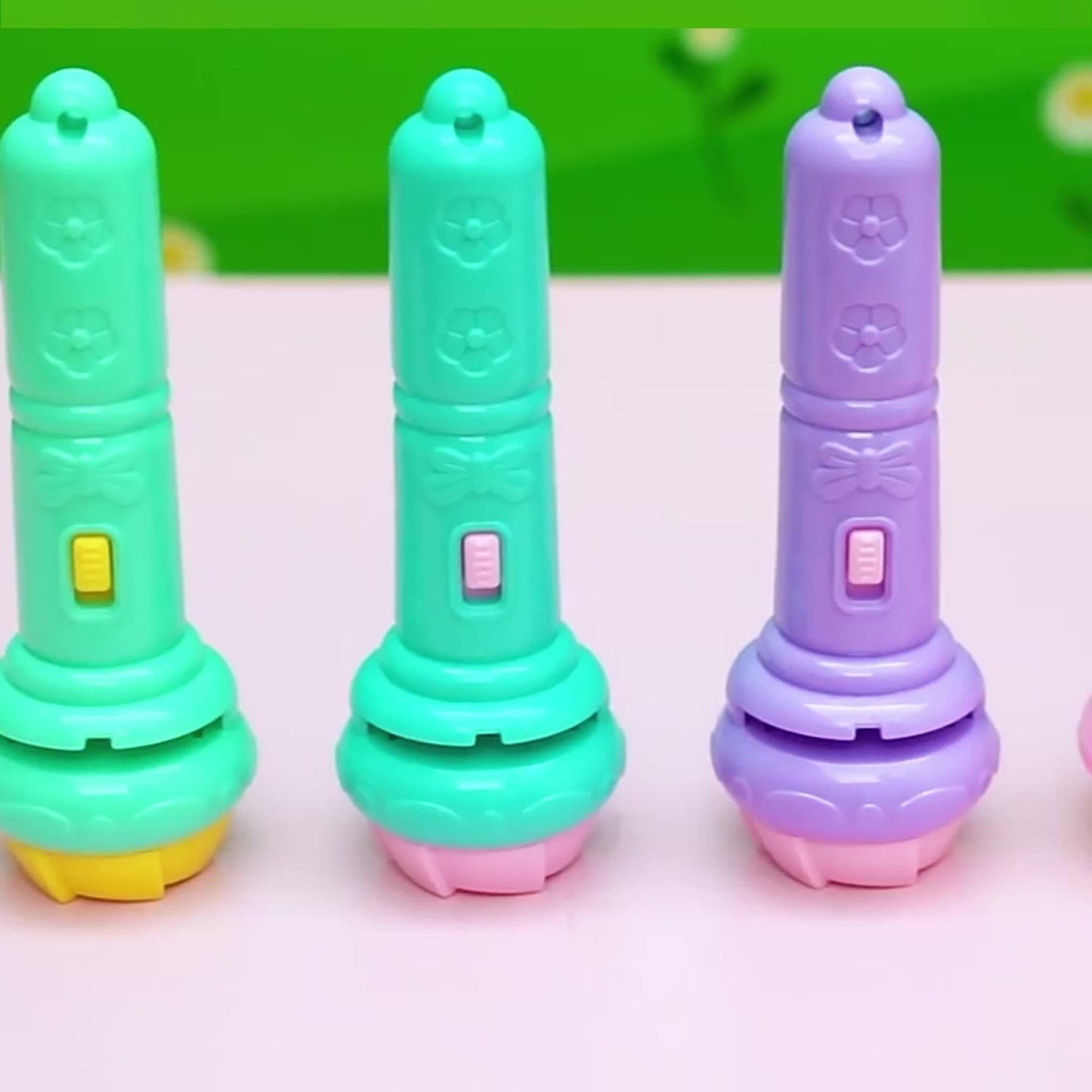 Projection Flashlight Toy – 32 Patterns with Animals, Dinosaurs & More